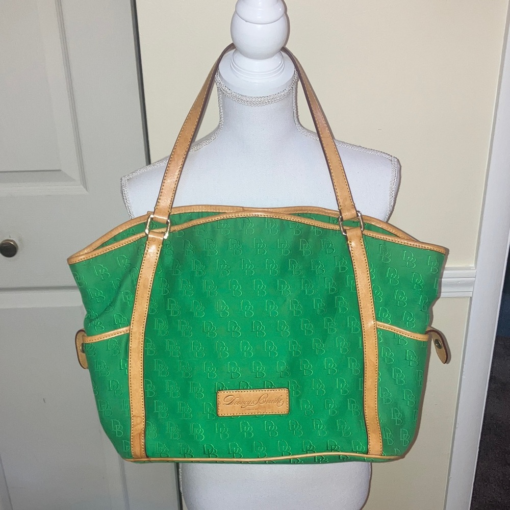 Dooney & Bourke Kelly Green Tote w leather trim incl key fob & cosmetics pouch